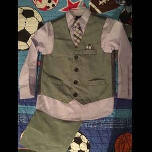 Boys size 5 Dockers four piece suit